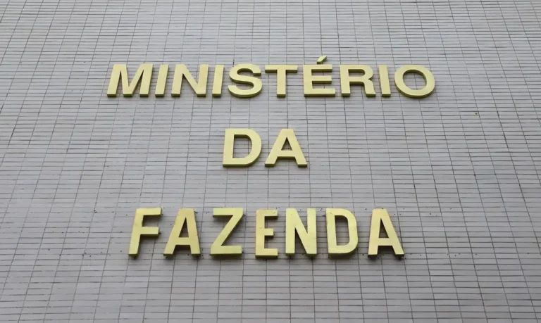 Previsão de déficit primário do governo cai para R$ 52 bilhões com ajuste em gastos obrigatórios