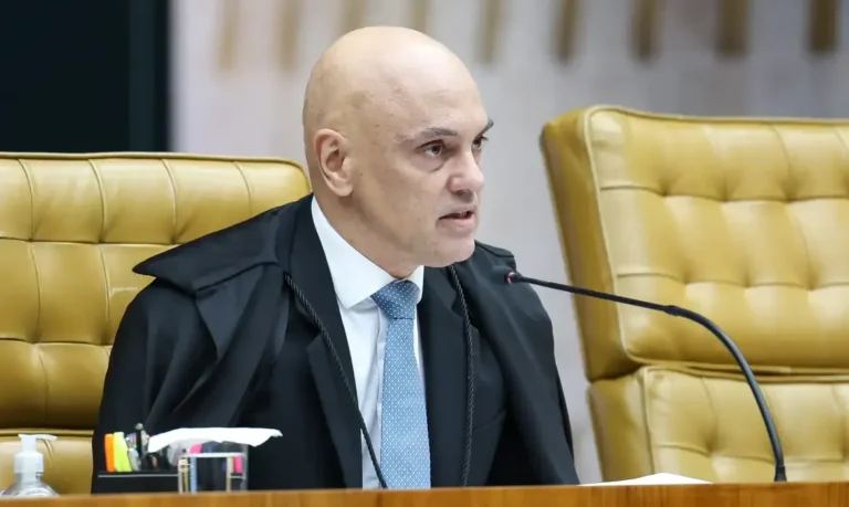 Moraes exige resposta de Bolsonaro sobre vídeo com inteligência artificial em 48 horas