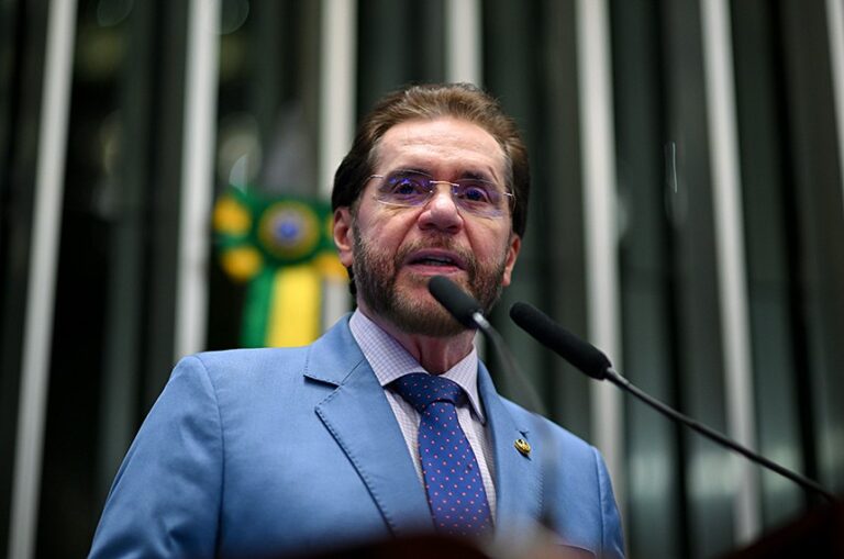 Plínio Valério cobra votação de PEC que protege o Pix e reforça autonomia do Banco Central