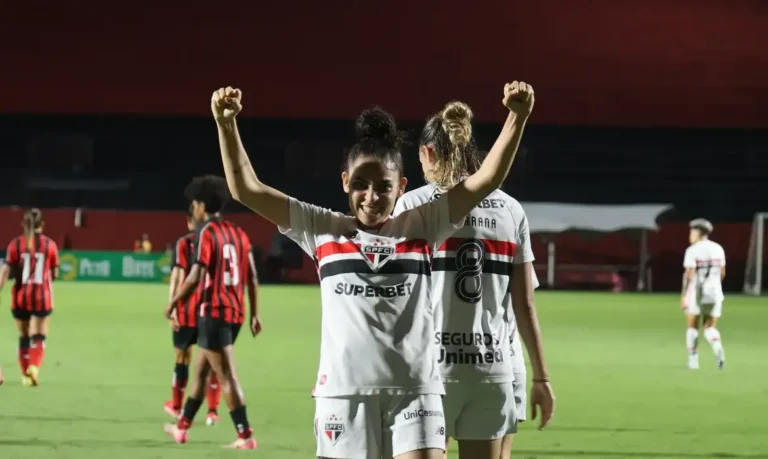 São Paulo assume a ponta do Brasileirão Feminino após vitória sobre o Vitória