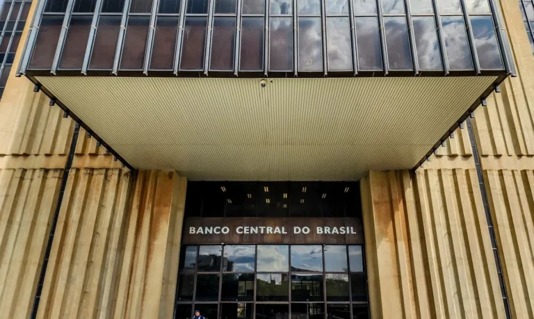 Copom se reúne para definir a taxa Selic em meio a cortes esperados e inflação sob observação