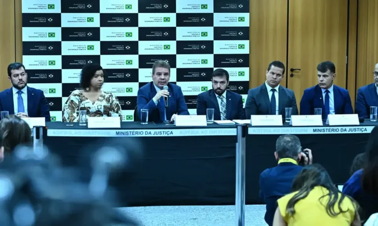 Operação desarticula plano de ataques violentos em Brasília; apreensões chocam