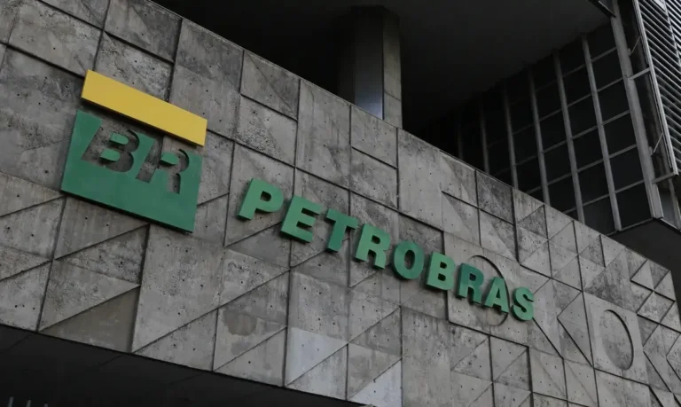 Petrobras alcança lucro recorde de R$ 52,4 bilhões no 2º trimestre impulsionada por produção e exportações