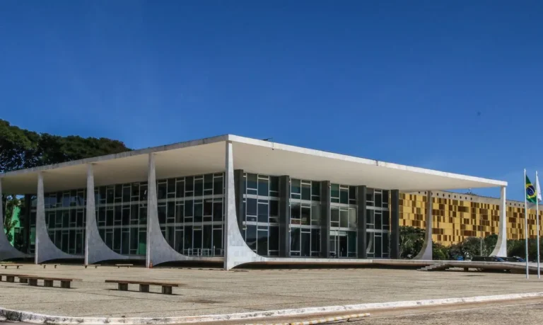 Ministro Dino aciona PF após TCU identificar R$ 55,4 milhões em emendas suspeitas