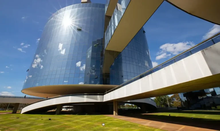 PGR se opõe a recursos de Bolsonaro para retomar visitas
