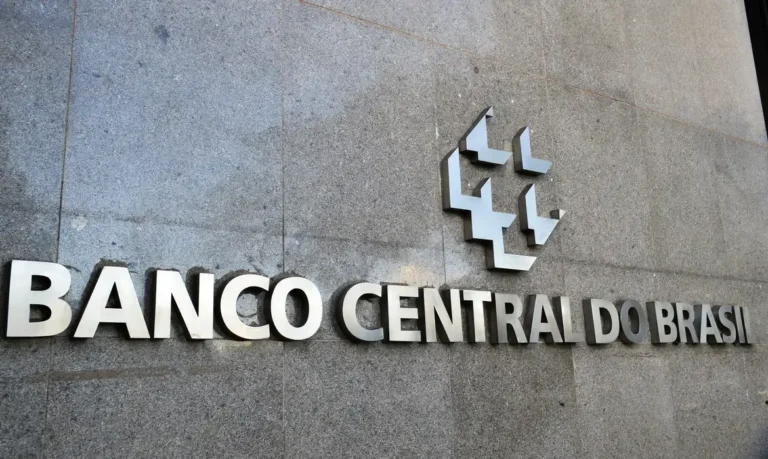 Banco Central intervém em grupo financeiro: quais os impactos da liquidação extrajudicial?