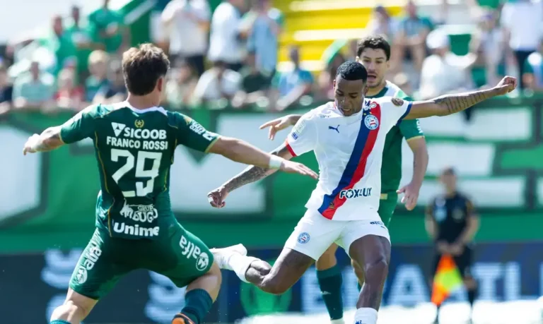 Chapecoense e Bahia protagonizam clássico de seis gols e empatam na Arena Condá