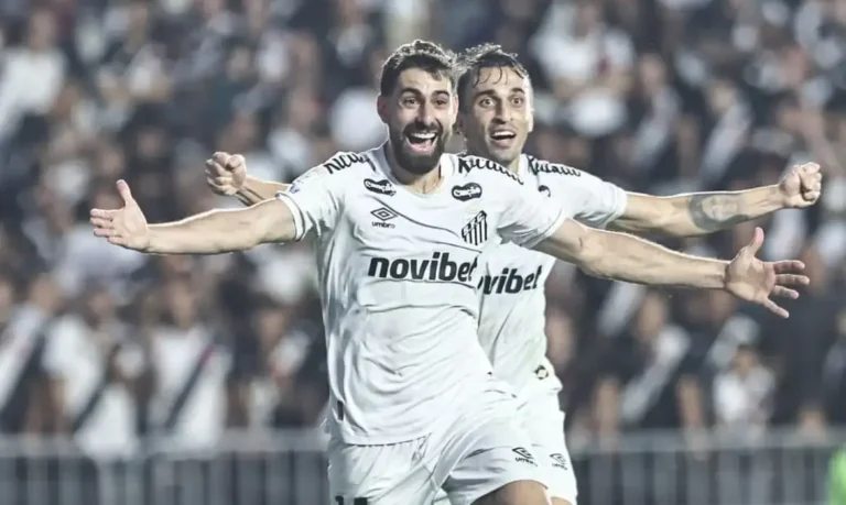 Santos vence Vasco fora de casa e sai da zona de rebaixamento no Brasileirão