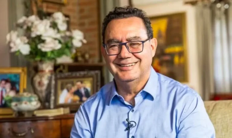 Augusto Cury, o psiquiatra dos livros de autoajuda, lança candidatura à presidência pelo Avante