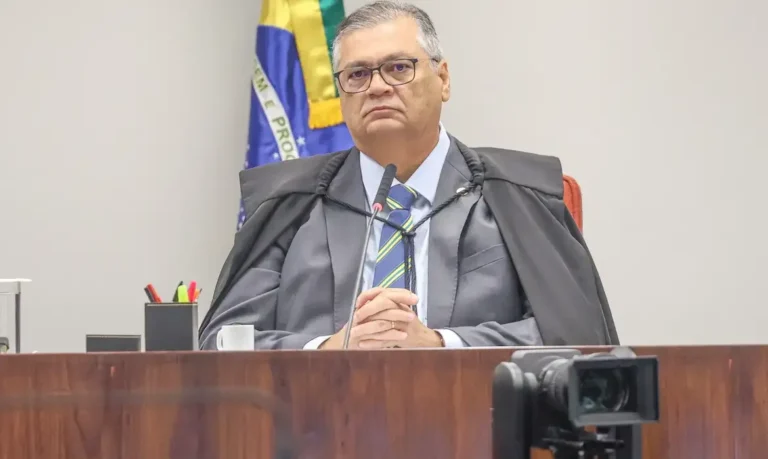Ministro Flávio Dino afasta presidente do TCE do Maranhão por 180 dias em investigação de assassinato