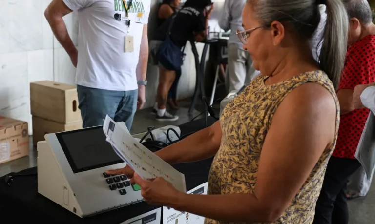 Agenda presidencial: candidatos alternam entrevistas e contato direto com eleitores