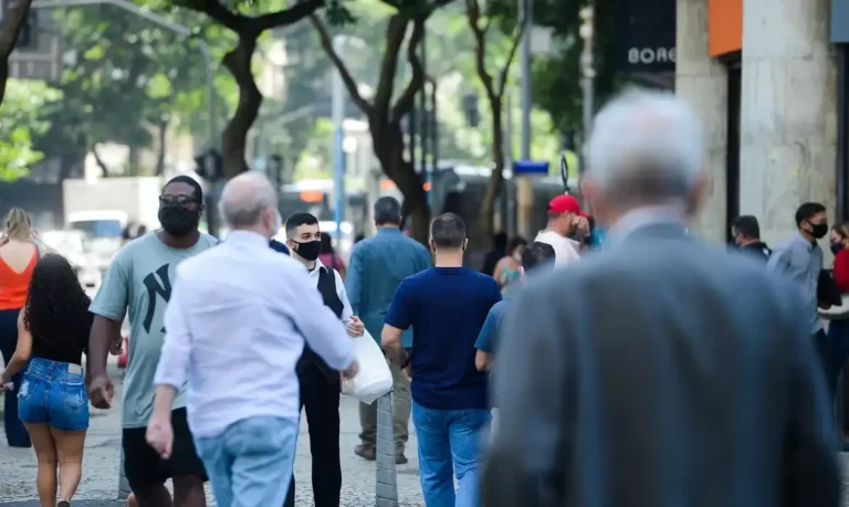 Crença em Deus: fator decisivo para 8 em cada 10 brasileiros na hora de escolher candidatos