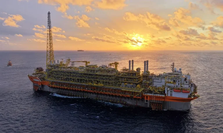 Navio-plataforma Alexandre de Gusmão alcança pico de produção em campo do pré-sal