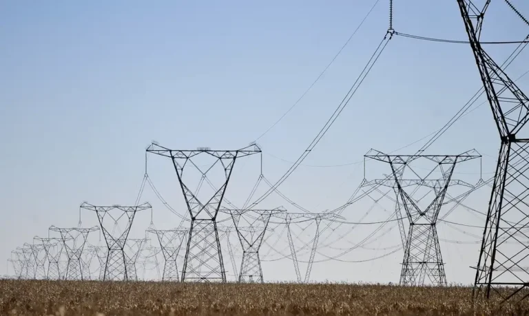 ONS restringe geração de energia por excesso de oferta no sistema elétrico