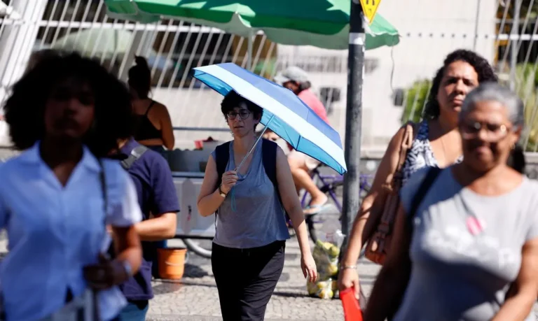 Salário mínimo em 2027: projeção aponta para R$ 1.741 com ganho real