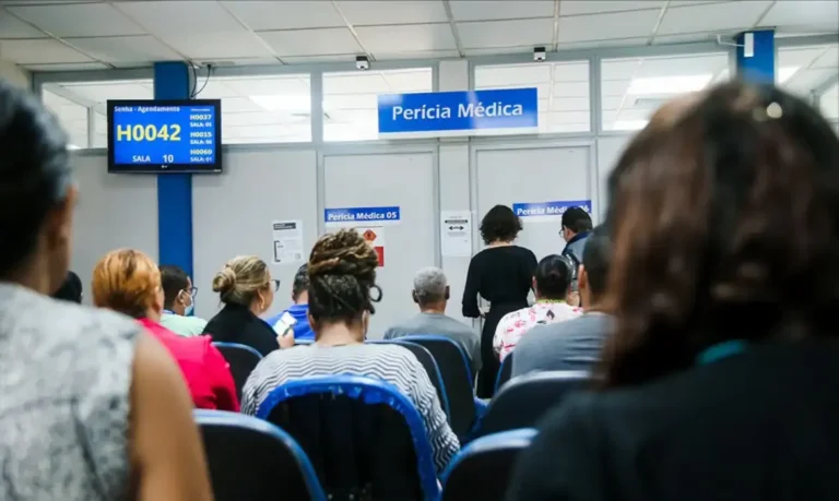 INSS celebra queda histórica na fila de espera: 1,2 milhão de pedidos pendentes