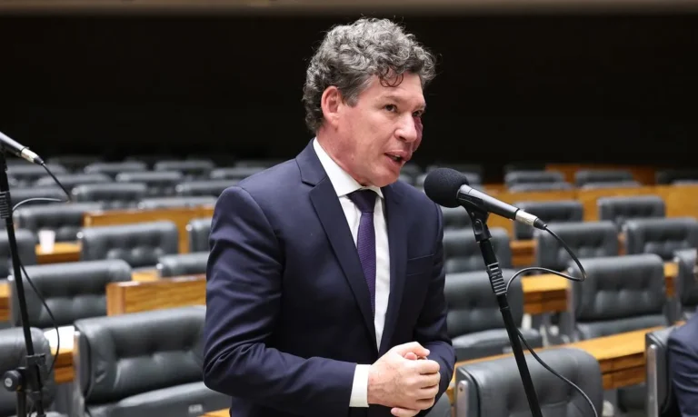 Reginaldo Lopes presidirá comissão da MP que extingue taxa das blusinhas