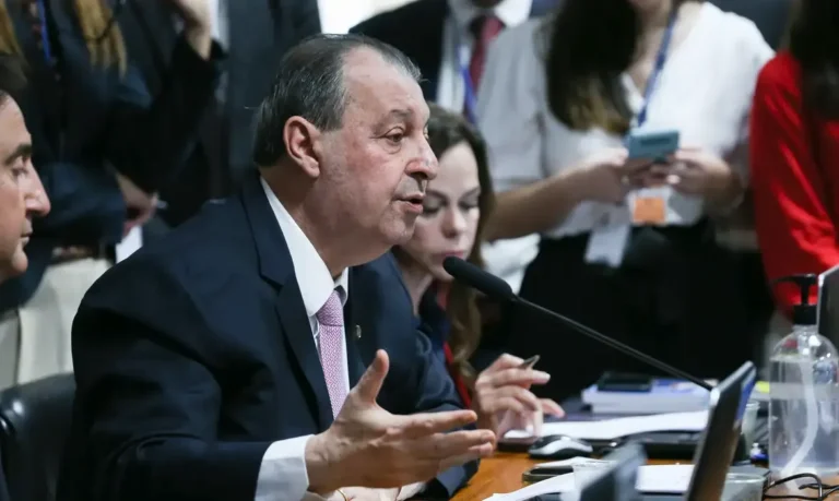 Fim da escala 6×1: relator do Senado vota pela redução da jornada de trabalho para 40 horas