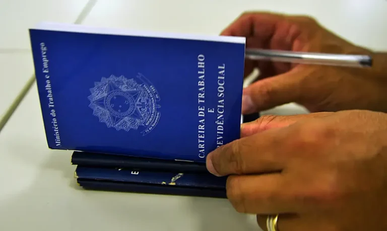 Criação de empregos formais em julho desacelera e registra menor saldo desde 2020