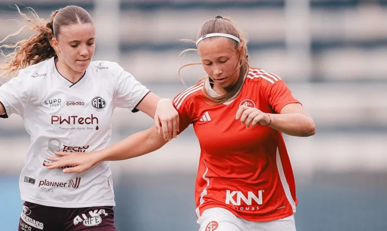 Ferroviária ergue o troféu do Brasileirão sub-17 feminino após vitória emocionante