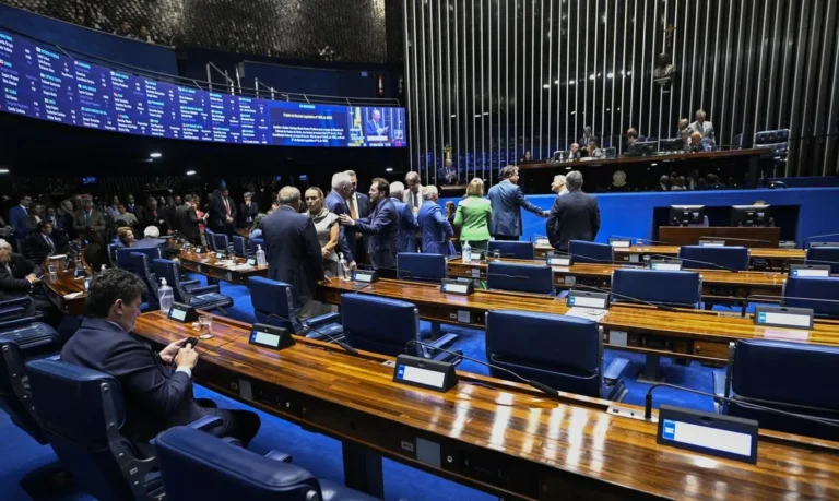 Senador articula votação expressa para PEC que reduz jornada de trabalho a 40 horas