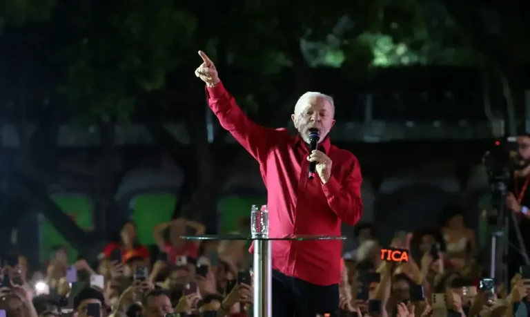 Lula detalha plano de governo: ministério da segurança, valorização do salário mínimo e foco em saúde