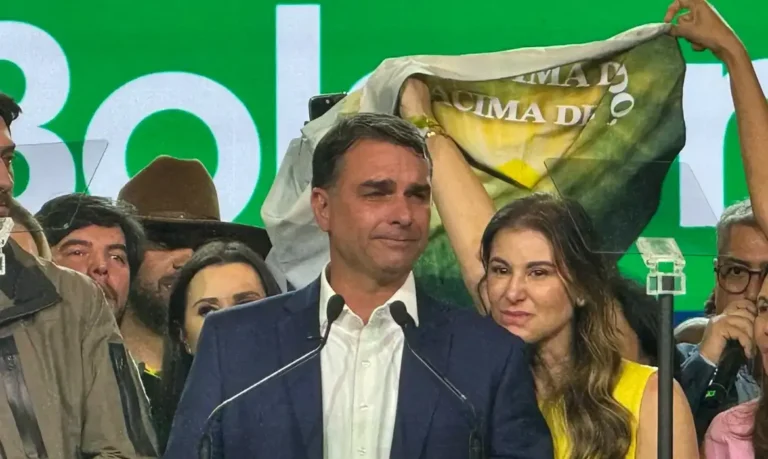Jatinho ligado a investigado: Flávio Bolsonaro viajou com família em aeronave conectada a Daniel Vorcaro