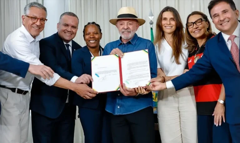 Futebol feminino brasileiro ganha lei permanente de incentivo e desenvolvimento