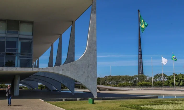 Prefeitos pedem nova relação federativa e mais recursos em carta a presidenciáveis