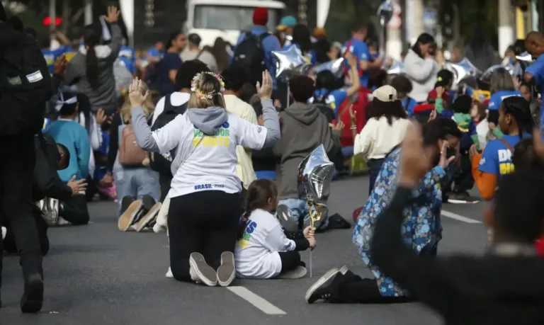 Religião e política: fiéis evangélicos rejeitam campanha eleitoral em templos, aponta pesquisa