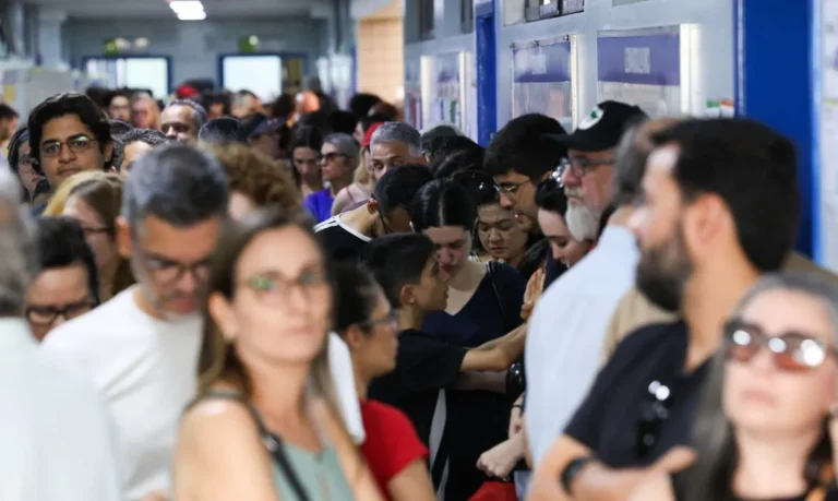Câmara dos Deputados: renovação de 35% marca nova legislatura com bancadas consolidadas
