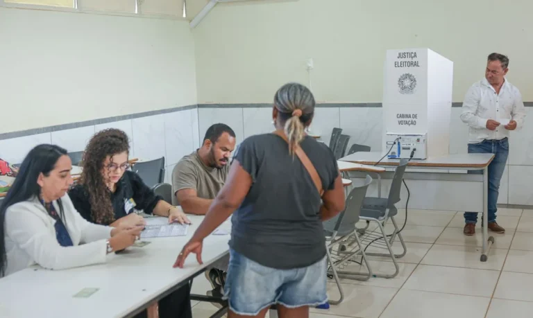 TSE esclarece pausa na divulgação de votos e garante integridade da apuração