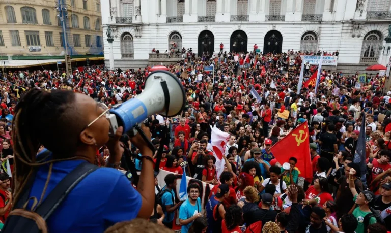 Onda estudantil: jovens pedem voto em Lula e defendem democracia pelo Brasil