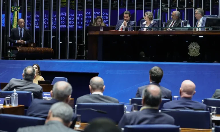 Fim da escala 6×1: Senado discute redução da jornada para 40 horas e 2 dias de descanso