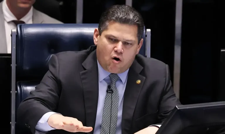 Fim da escala 6×1: Alcolumbre promulga PEC que muda rotina de trabalho no Brasil