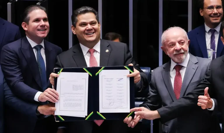 Lula defende jornada de 40 horas e rebate críticas: “ninguém quer que a empresa quebre”